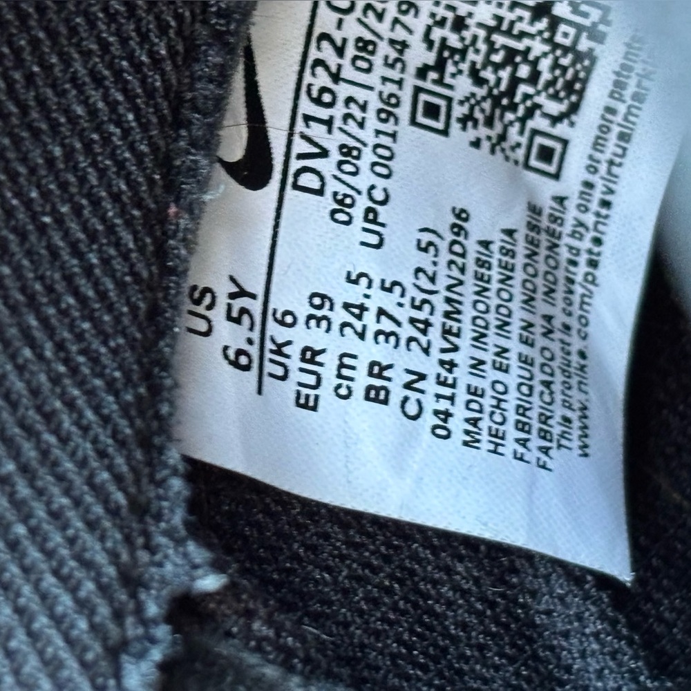 Nike shoes - Picture 5 of 5